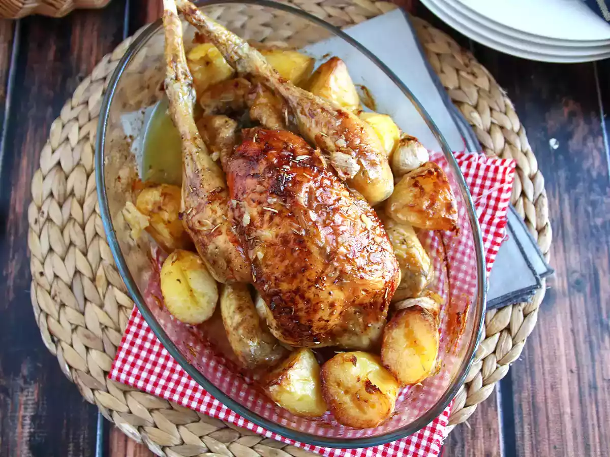 How to bake a chicken in the oven? - photo 3