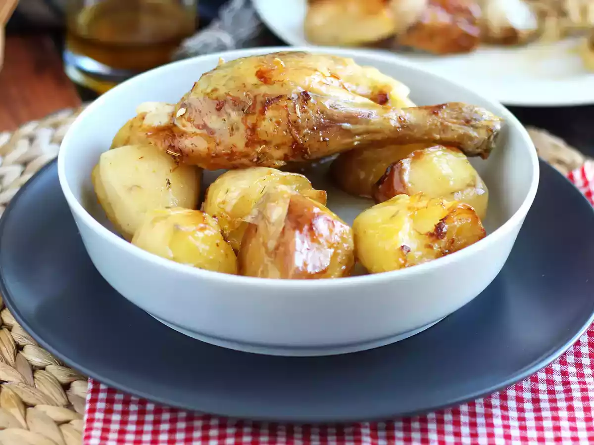 How to bake a chicken in the oven? - photo 4