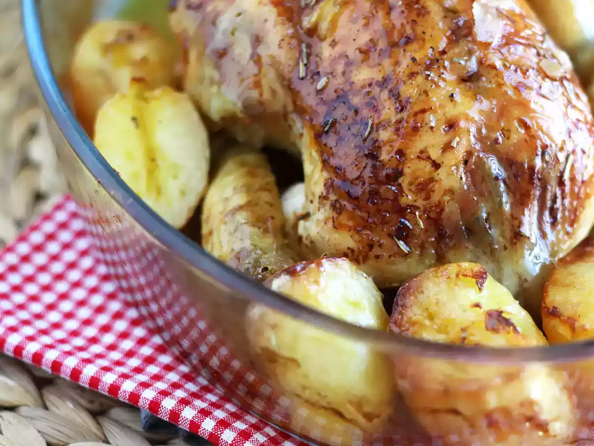 How to bake a chicken in the oven? - photo 5