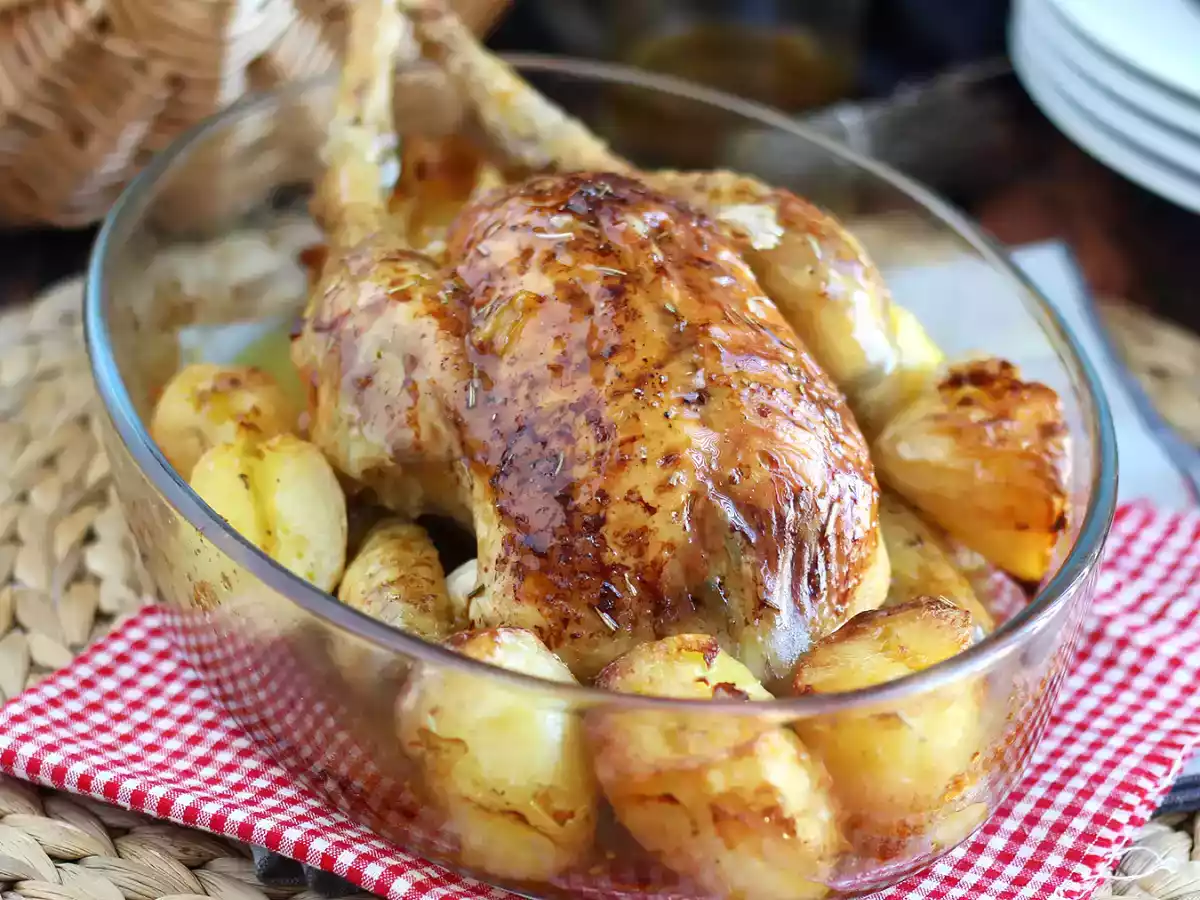 How to bake a chicken in the oven? - photo 6
