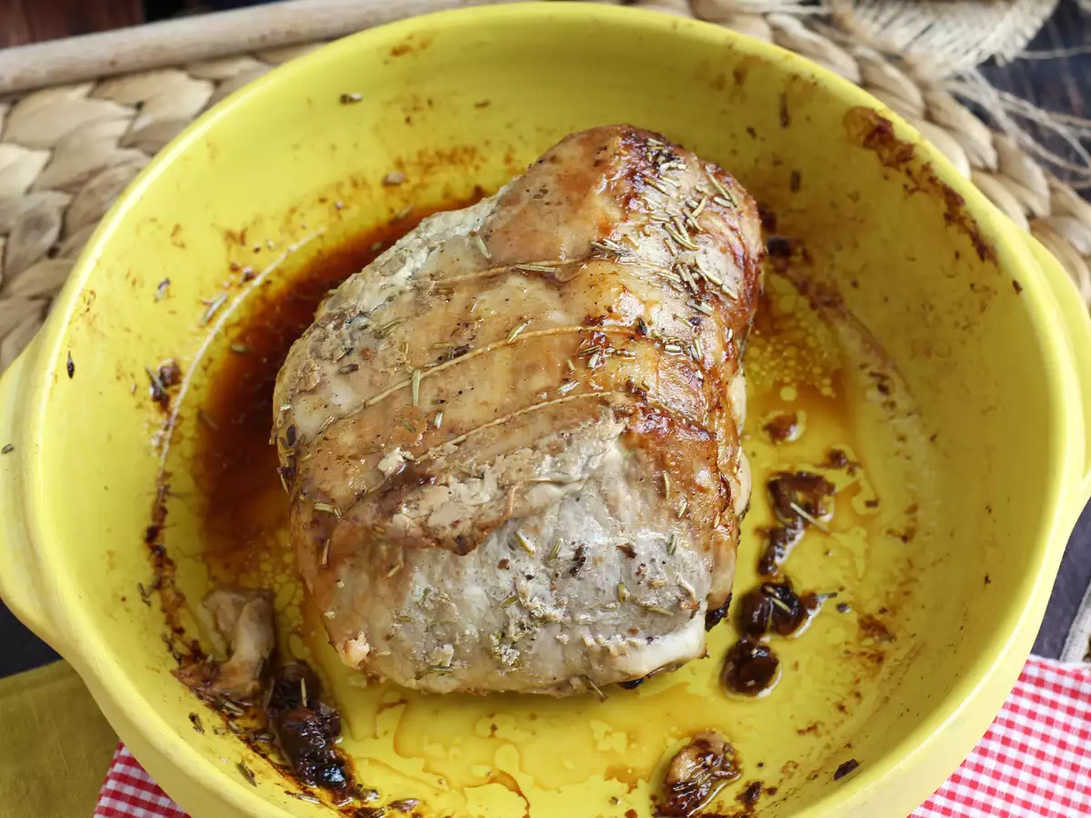 How to cook a pork roast in the oven? - photo 4