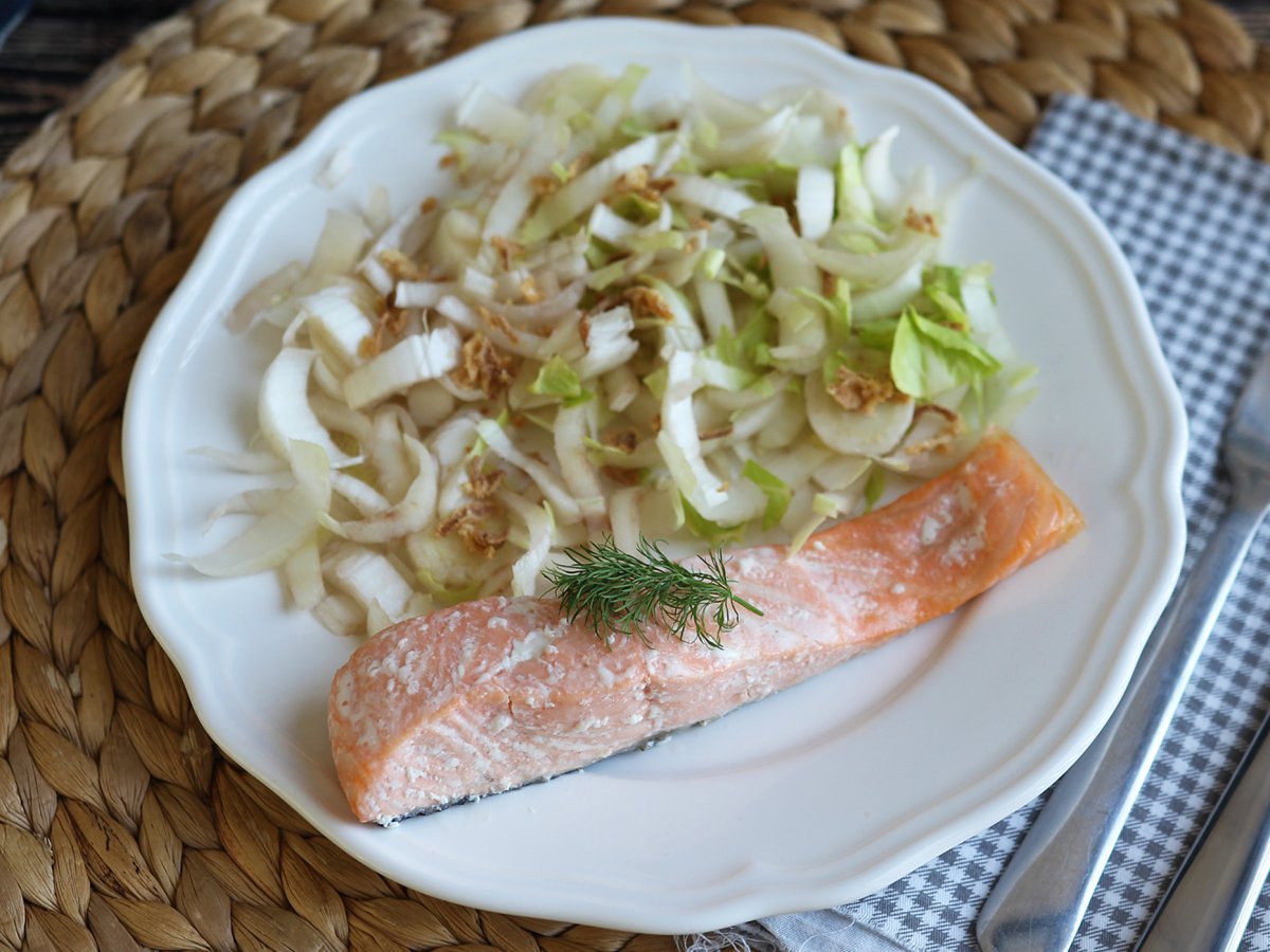 How to cook a salmon fillet in a pan? - photo 2