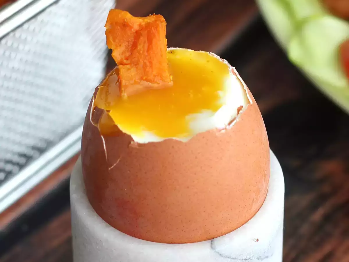 How to cook a soft-boiled egg? - photo 2