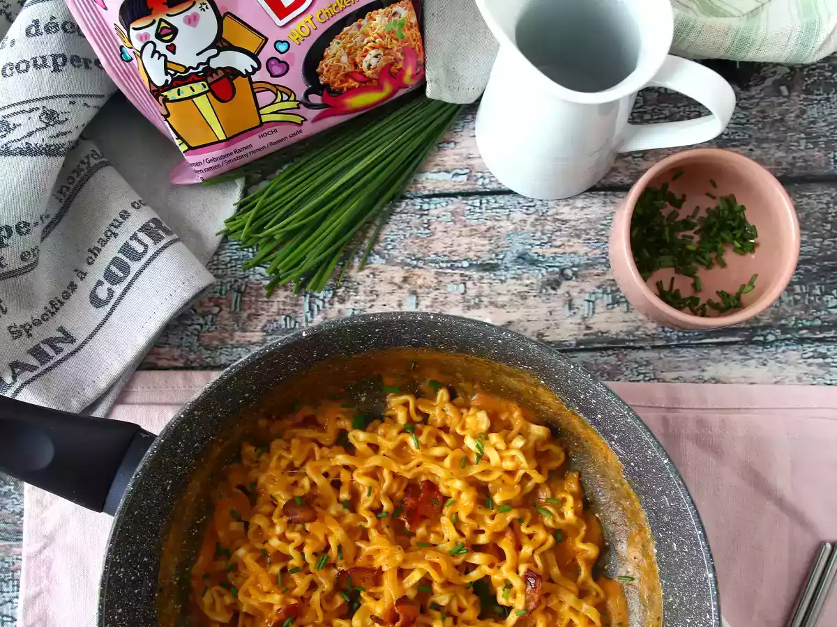 How to cook buldak carbonara flavor ramen? the best recipe with milk and cheese! - photo 4