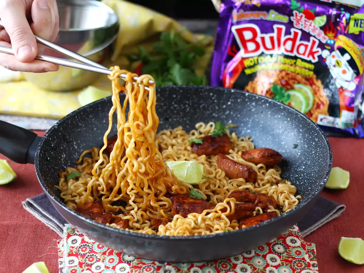How to cook Buldak Habanero Lime noodles with marinated chicken!
