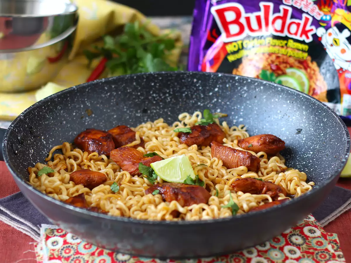 How to cook Buldak Habanero Lime noodles with marinated chicken! - photo 5