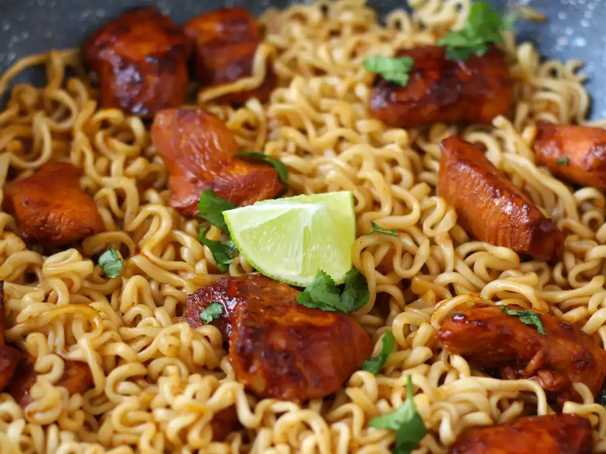How to cook Buldak Habanero Lime noodles with marinated chicken! - photo 7