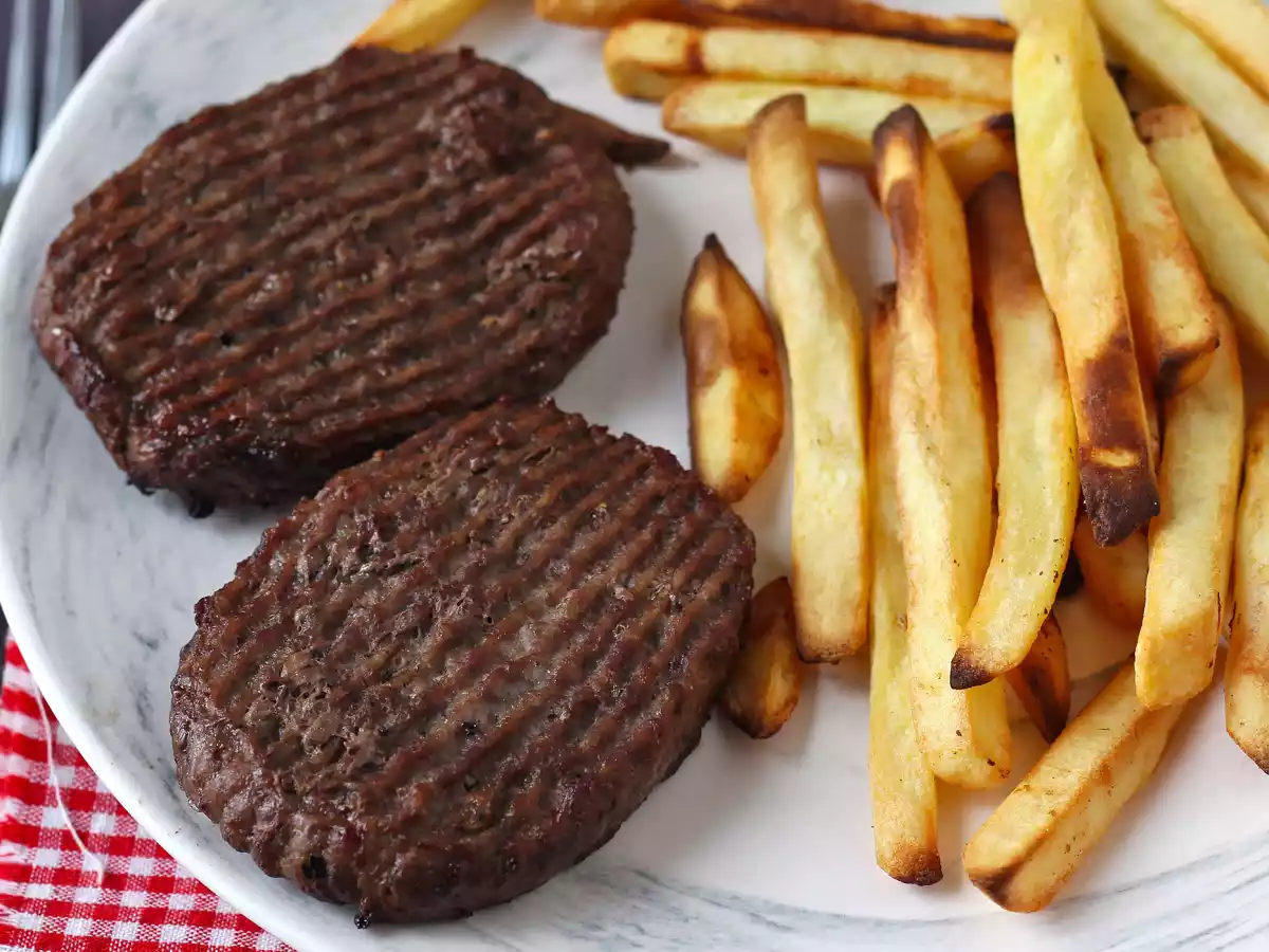 How to cook ground beef patties in the airfryer? - photo 2