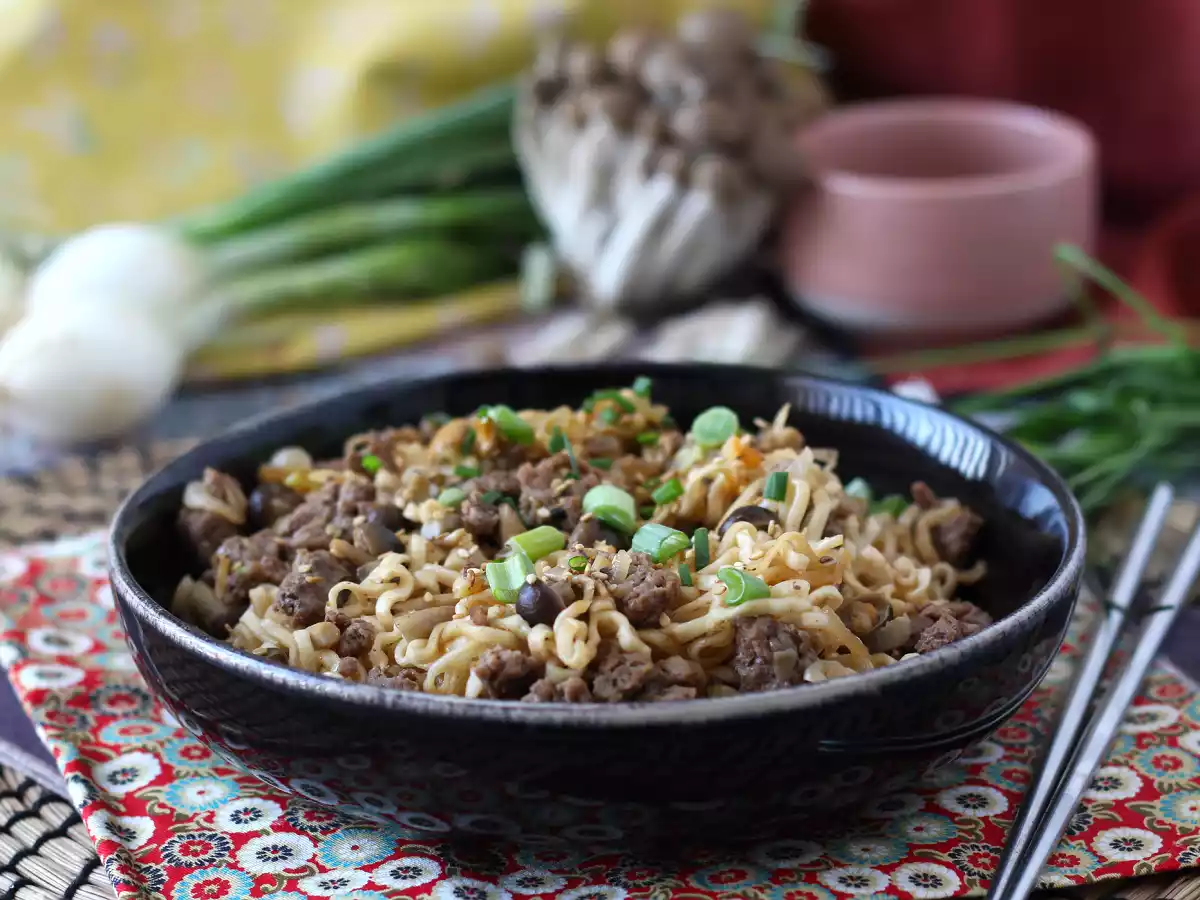 How to cook instant noodles? quick recipe with beef and mushrooms! - photo 3