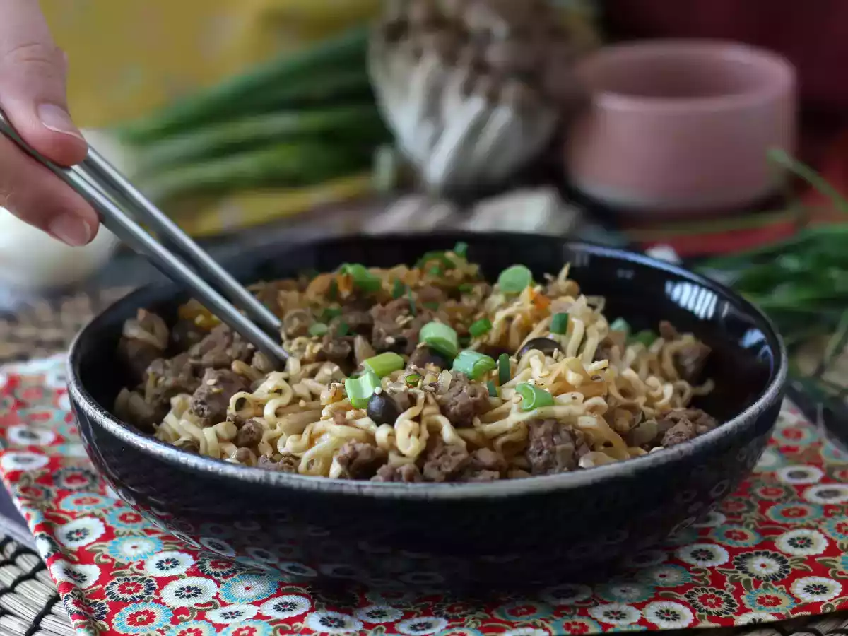 How to cook instant noodles? quick recipe with beef and mushrooms! - photo 5