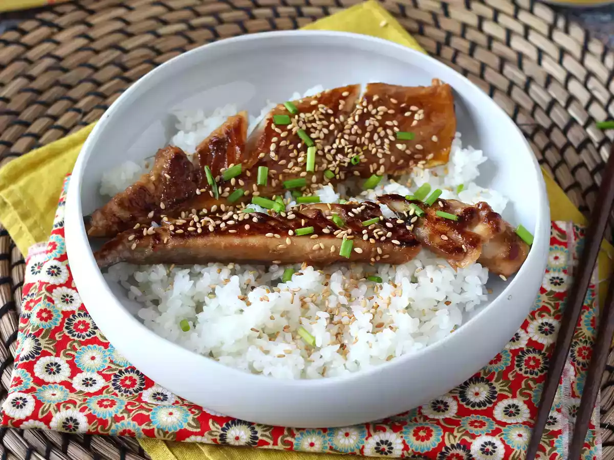 How to cook mackerel? try this recipe lacquered with soy sauce and honey!