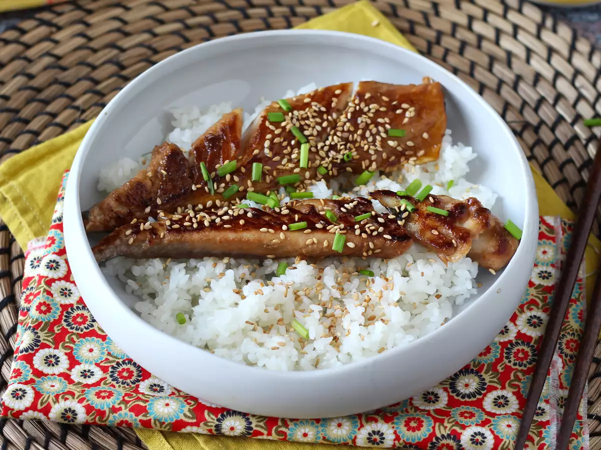 How to cook mackerel? Try this soy and honey-glazed recipe!