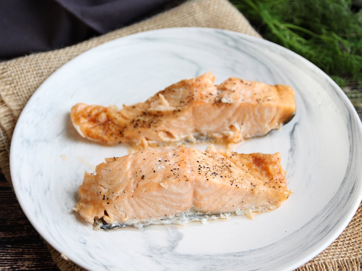 How to cook salmon in the microwave?