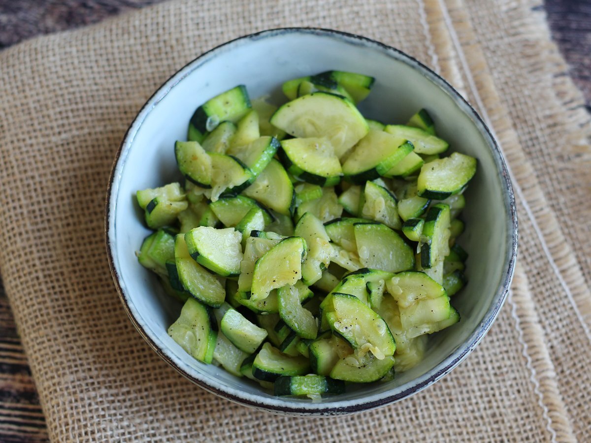 How to cook zucchini in a pan? - photo 2