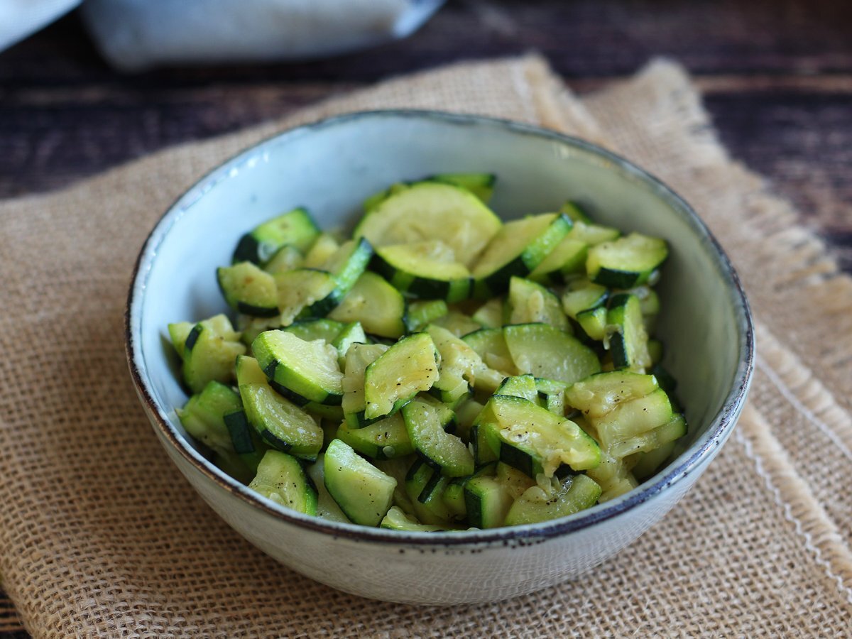 How to cook zucchini in a pan? - photo 4