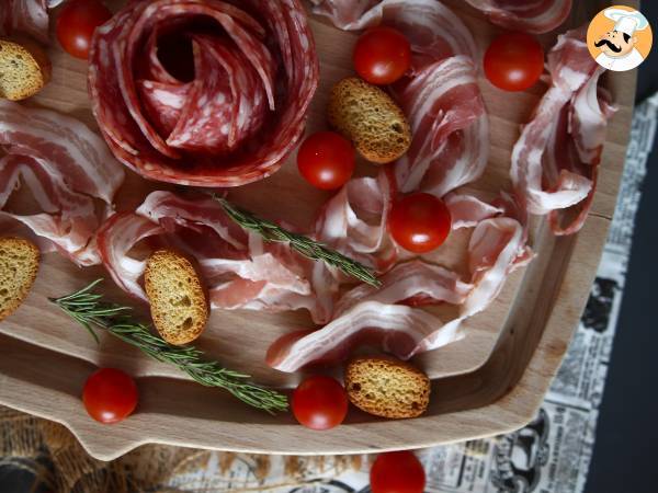 How to make a charcuterie board? rose folding with salami! - photo 6