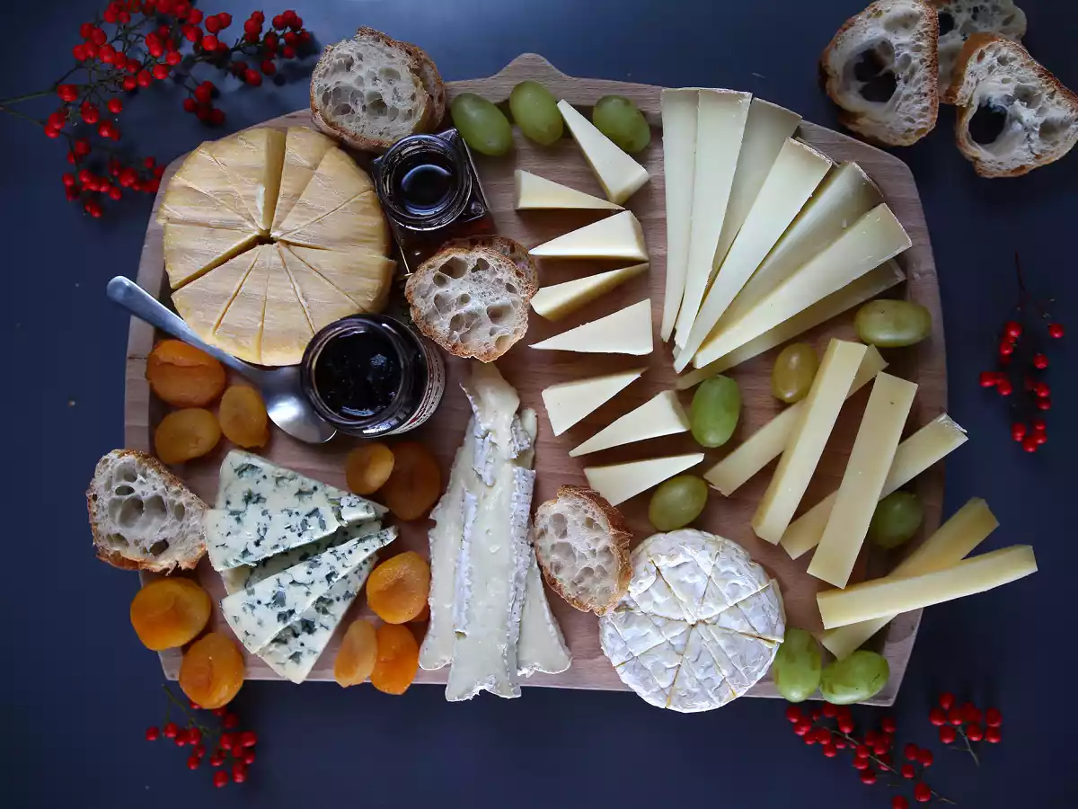 How to make a cheese platter?
