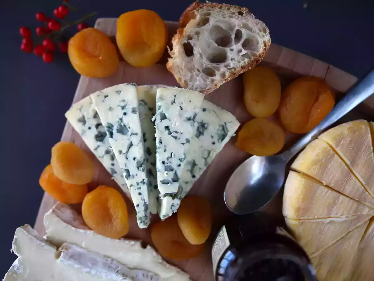 How to make a cheese platter? - photo 2
