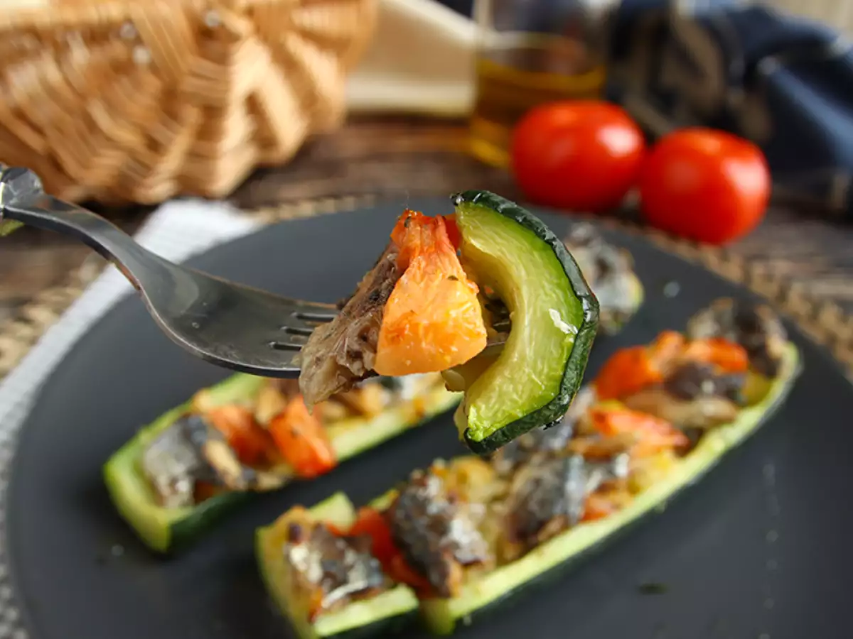 How to make sardine-stuffed zucchini? - photo 4