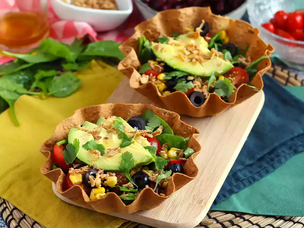 How to make tortilla bowls? easy salad without dishes!
