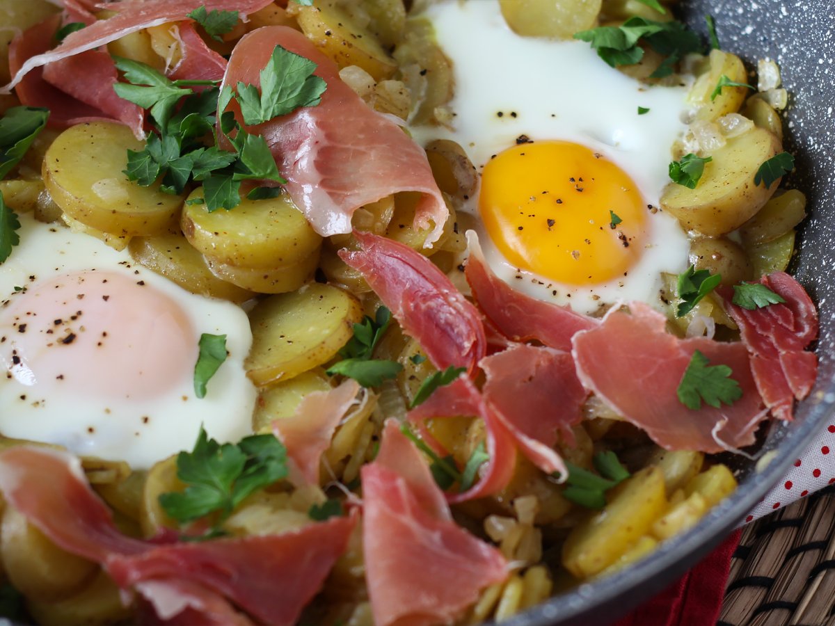 Huevos rotos, the super easy Spanish recipe - Broken eggs - photo 2