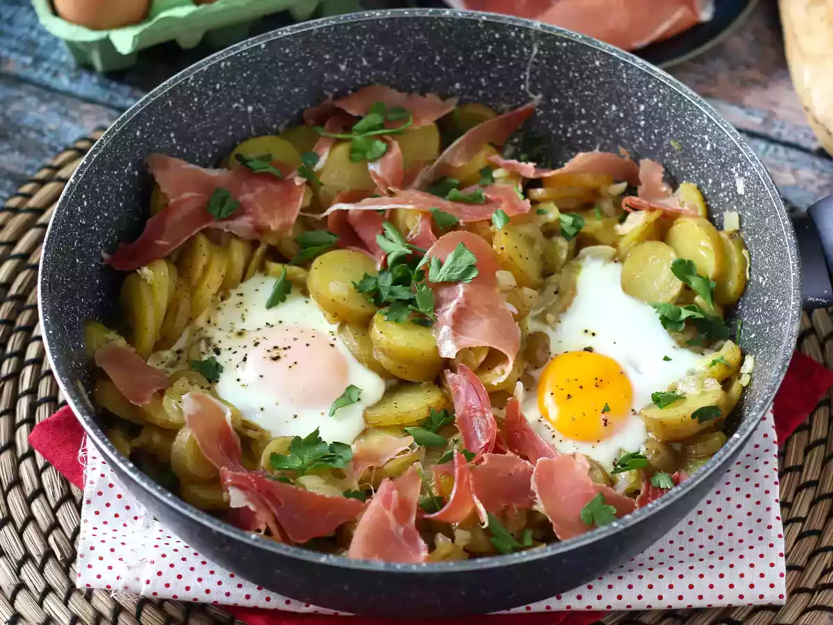 Huevos rotos, the super easy spanish recipe - broken eggs - photo 3