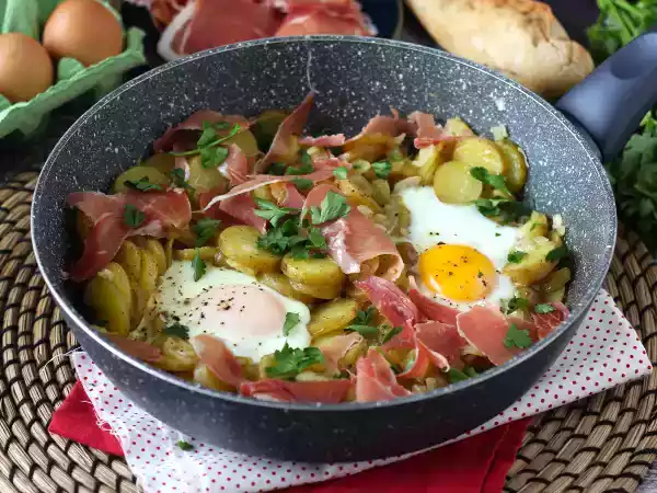 Recipe Huevos rotos, the super easy spanish recipe - broken eggs