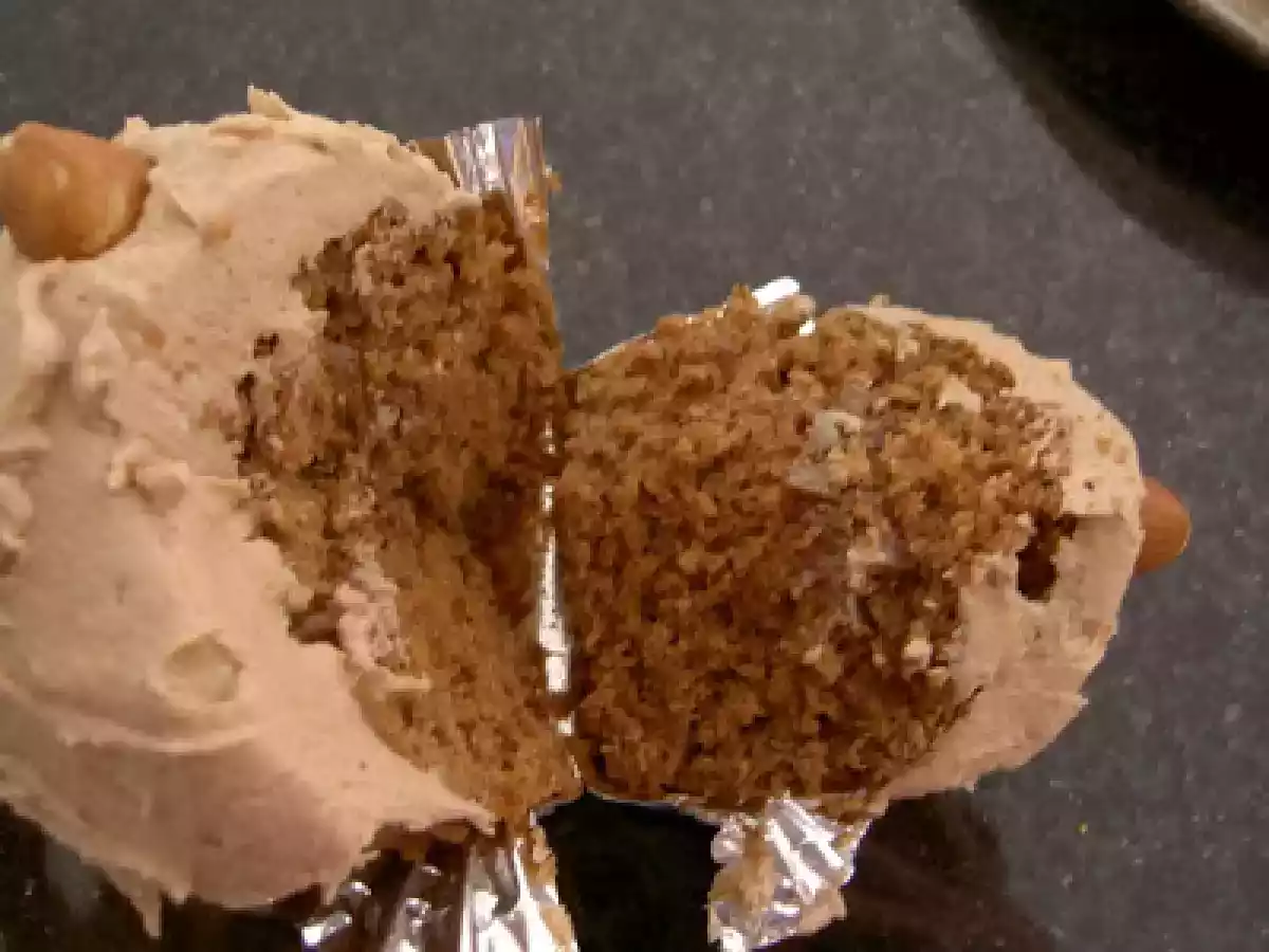 Hummingbird Bakery Hazelnut and Chocolate Cupcakes - photo 5