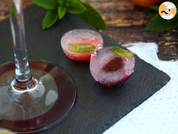 Ice cubes with red berries and mint leaves - photo 2