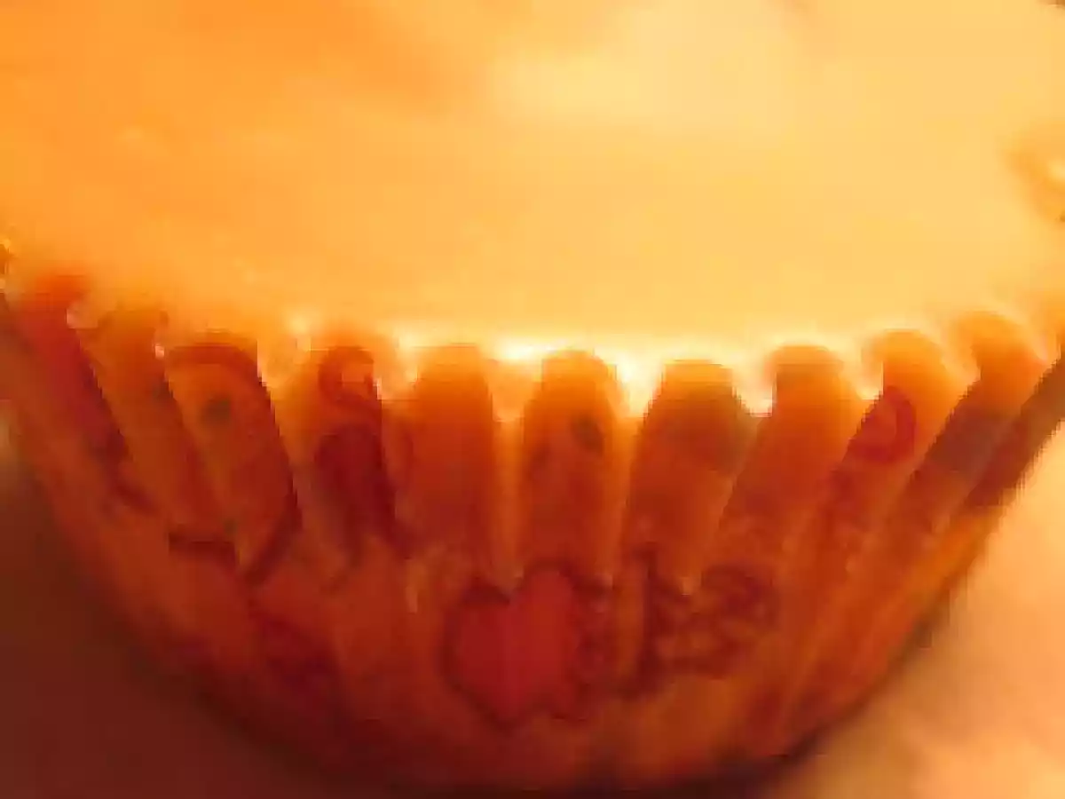 ICE: Lappish cloudberries and cranberry cupcake with a caramel glaze