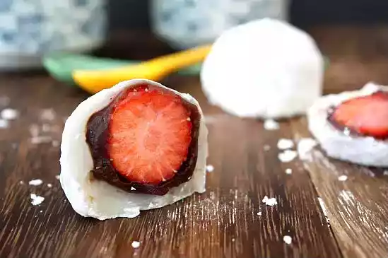 Strawberry mochi recipe: ichigo daifuku