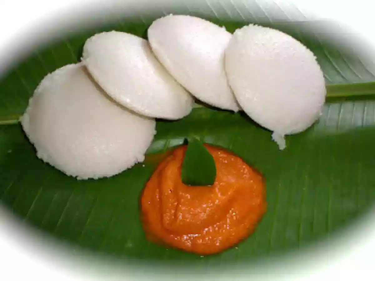 Idli & Tomato Chutney