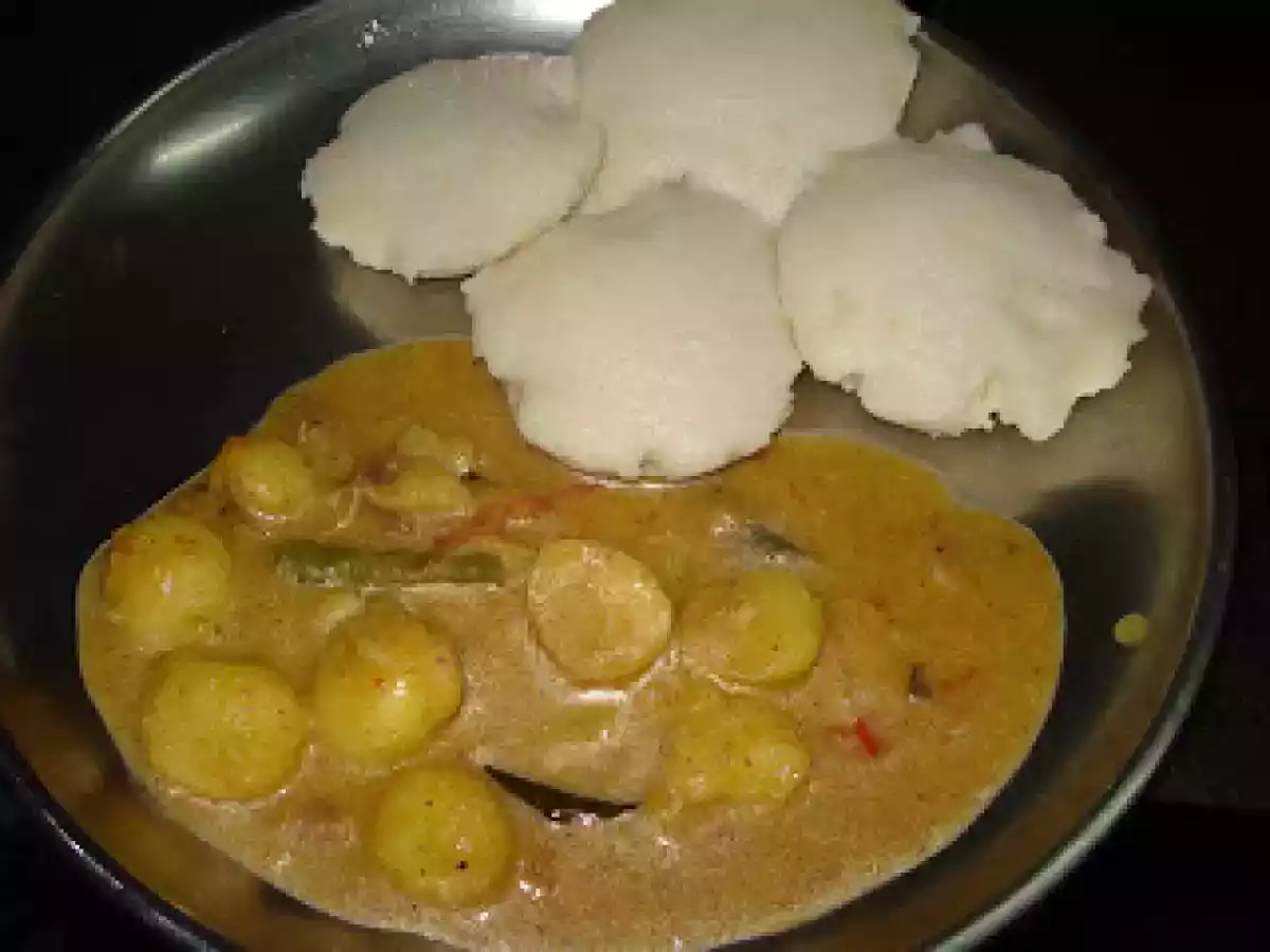 Idli with Potato Kurma