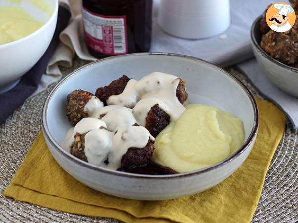 Ikea meatballs with white sauce