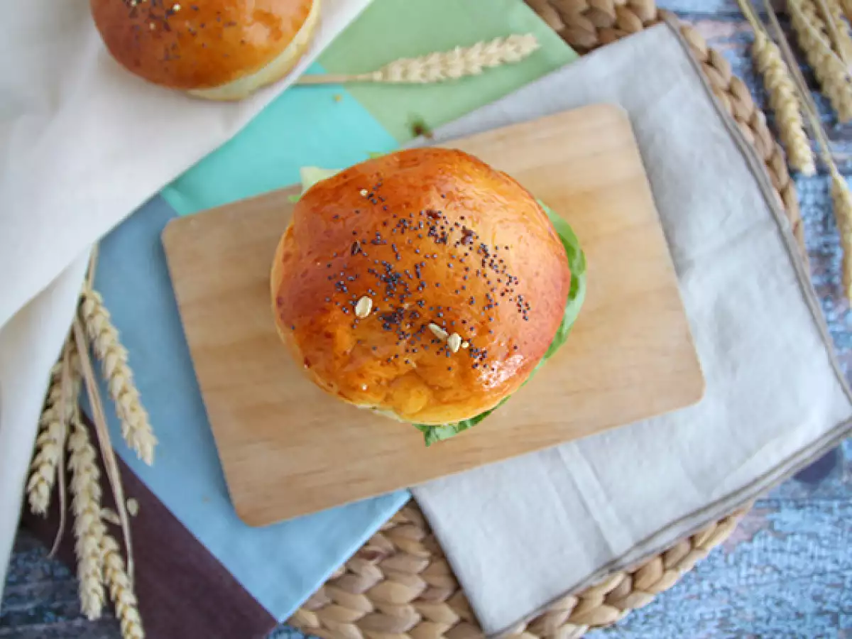 Italian style burger: pesto, sun-dried tomatoes, mozzarella - photo 4