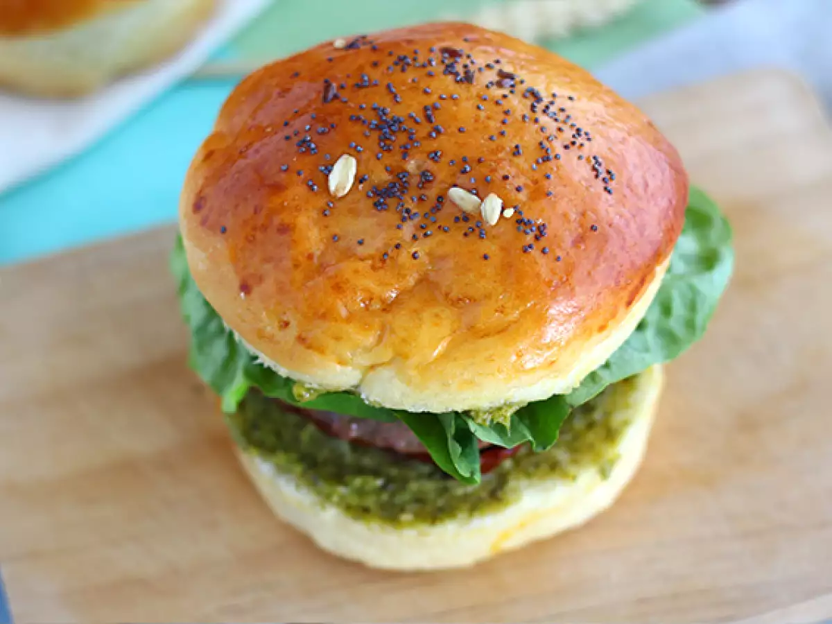 Italian style burger: pesto, sun-dried tomatoes, mozzarella - photo 5