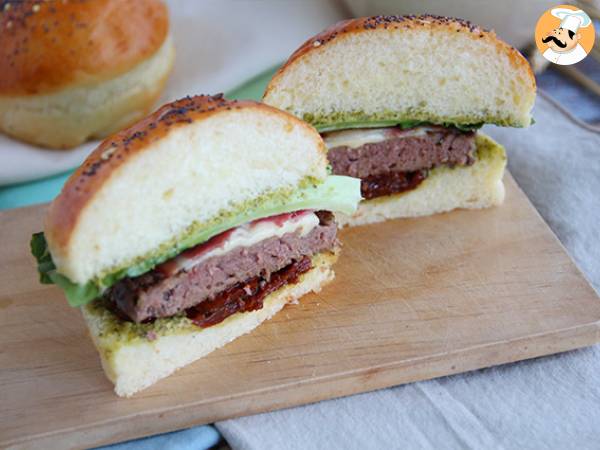 Italian style burger: pesto, sundried tomatoes, mozzarella - photo 2