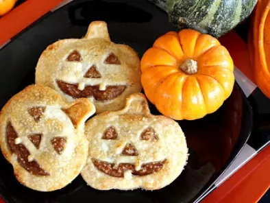 Jack O? Lantern Hand Pies with Pumpkin Date Filling