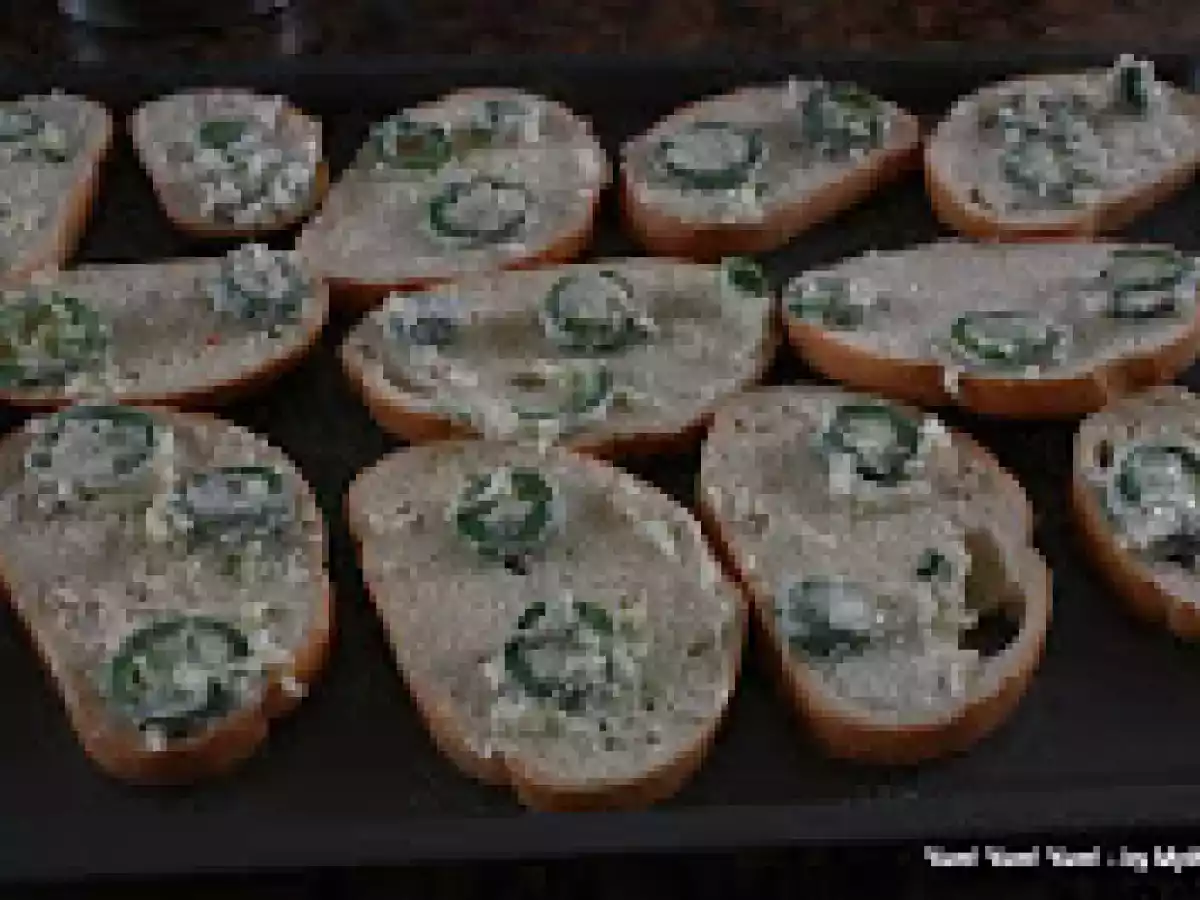 Jalapeño Crostini Crisps ~ Super Bowl Snacks Series - photo 4