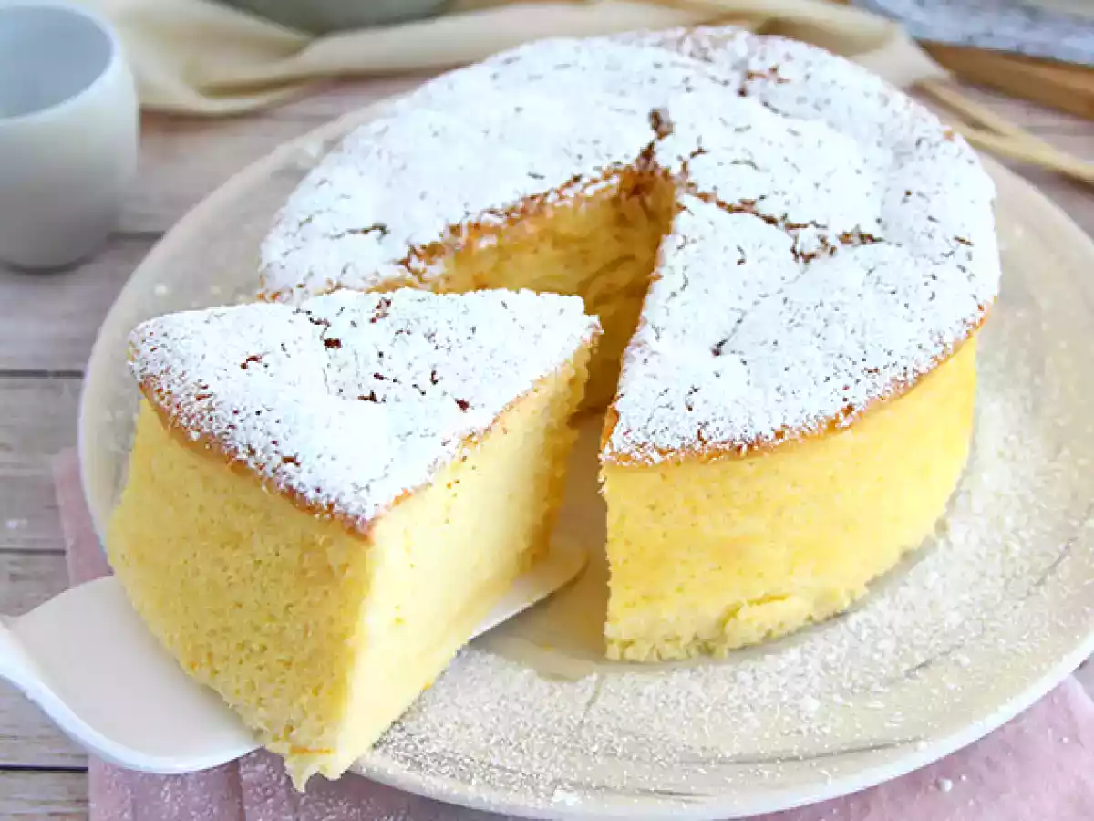 Japanese cheesecake (light and airy)