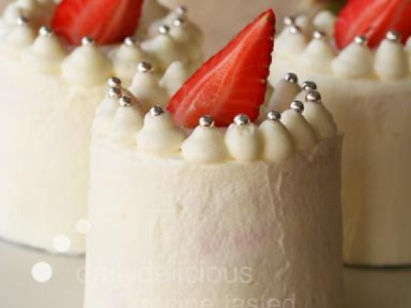 Japanese Strawberry Shortcake: Soft, light, easy and very delicious!