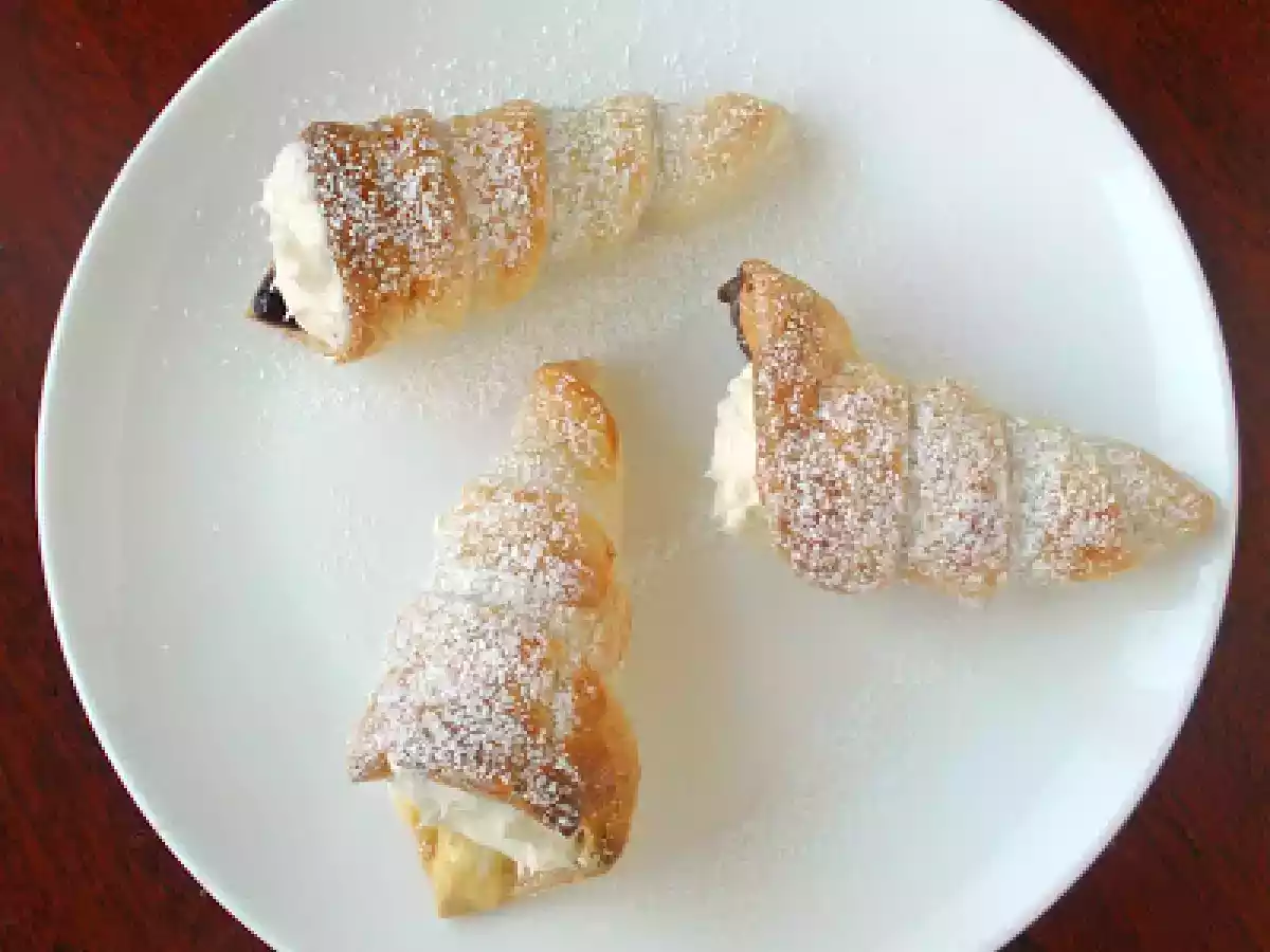 Julie Goodwin's Cream Horn with Mock Cream - photo 3