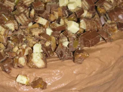 Junior's Chocolate Candy Bar Explosion Cheesecake
