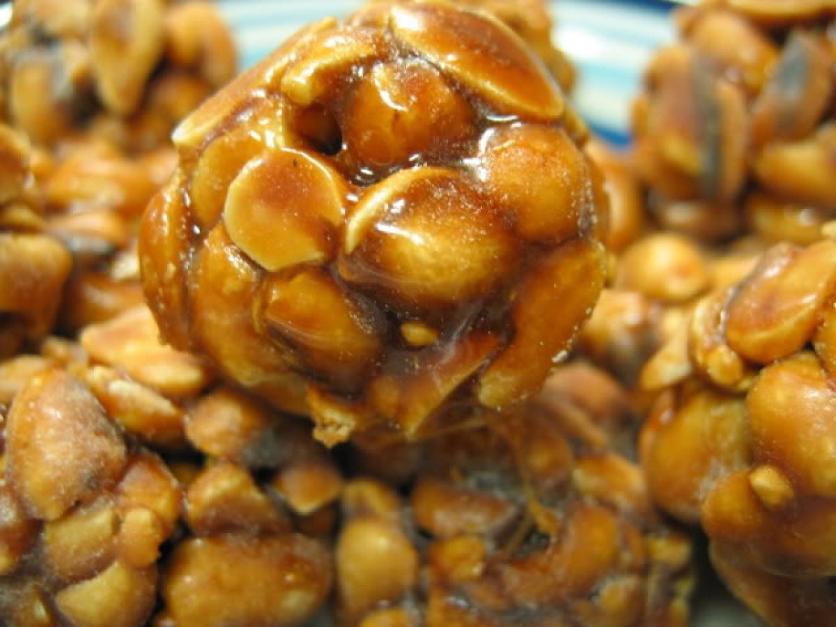 Kadalai Mittai / Peanut Jaggery balls - photo 2