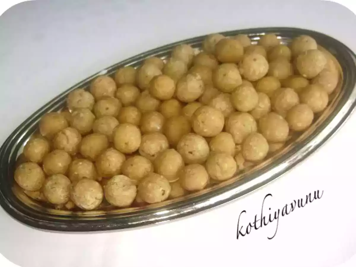 Kaliyadakka/Cheeda /Uppu Seedai / Savoury Fried Rice Balls