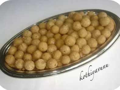 Kaliyadakka/Cheeda /Uppu Seedai / Savoury Fried Rice Balls
