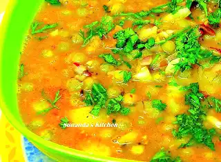 Karaishutir ghugni recipe (chickpea curry)