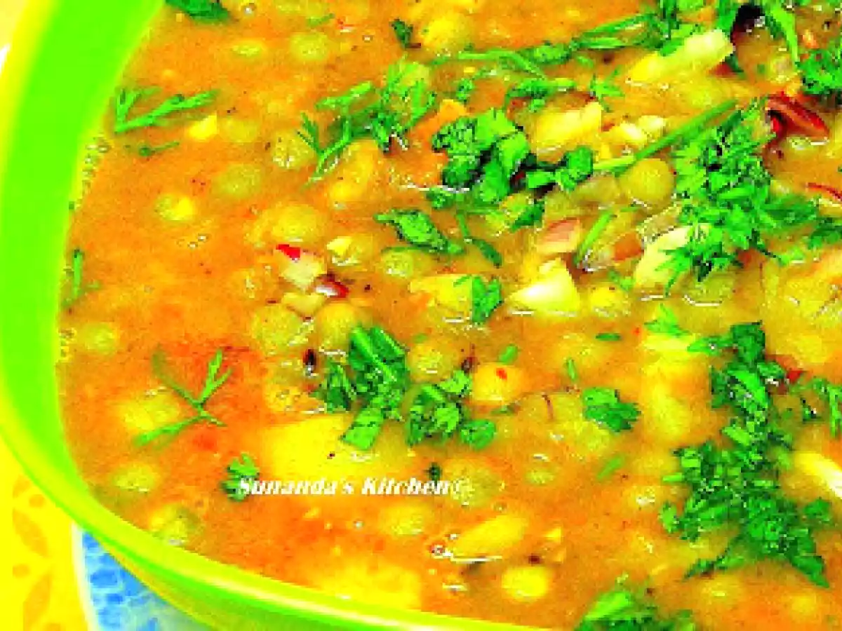 Karaishutir Ghugni (Chickpea curry)