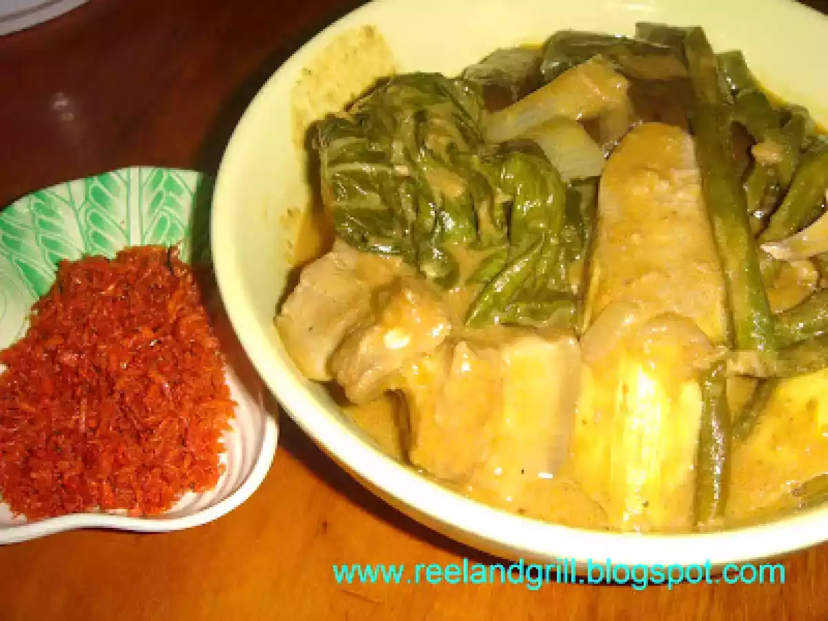 Kare-Kare (Meat and Vegetables Stewed in Peanut Sauce)