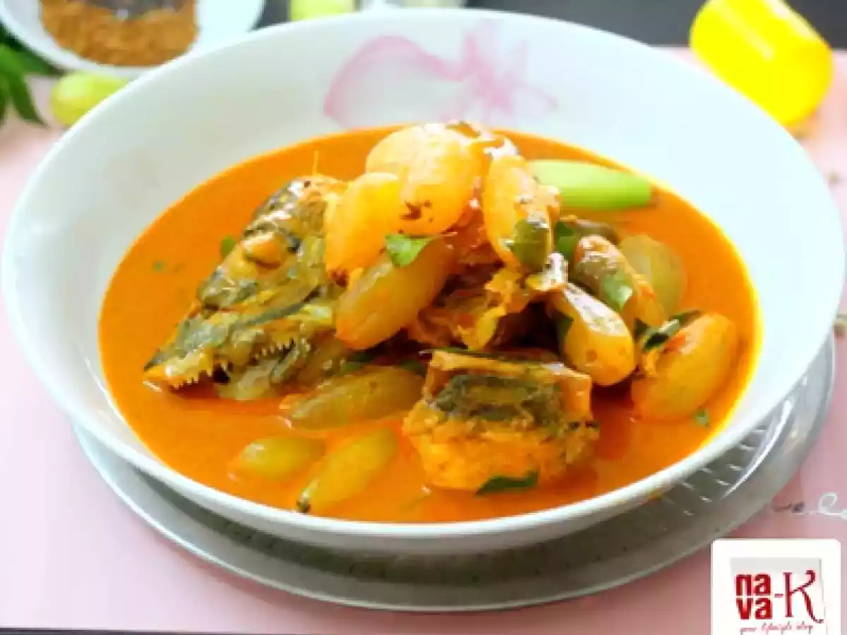 Kari Kepala Ikan Bersama Belimbing Buluh (Fish Head Curry)